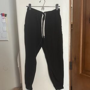 vuori black joggers